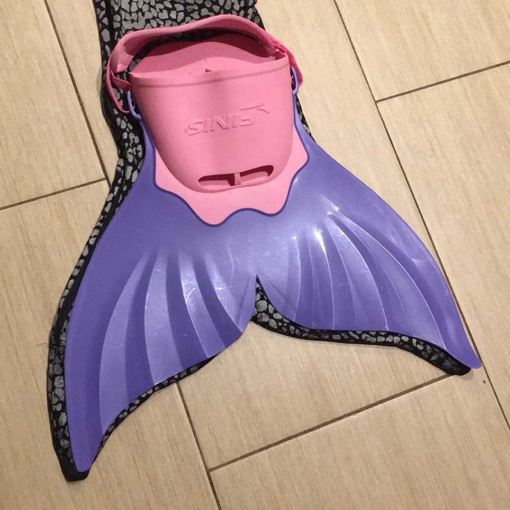 Mermaid “Mono Fin” Tail & custom skin ages 6+ - Picture 4 of 8